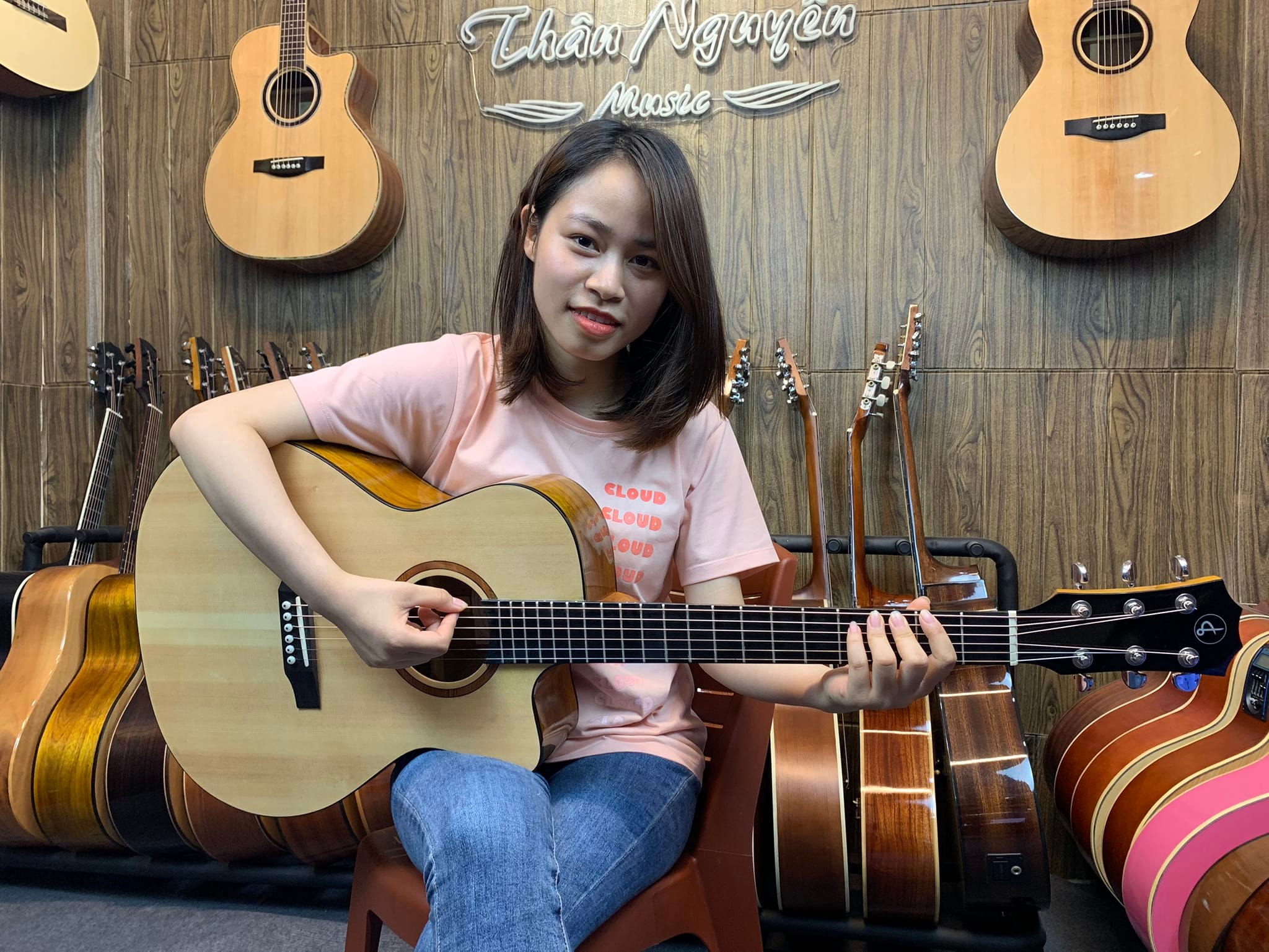 Học Guitar Long Biên - Trung Tâm Dạy Guitar Uy Tín Hà Nội