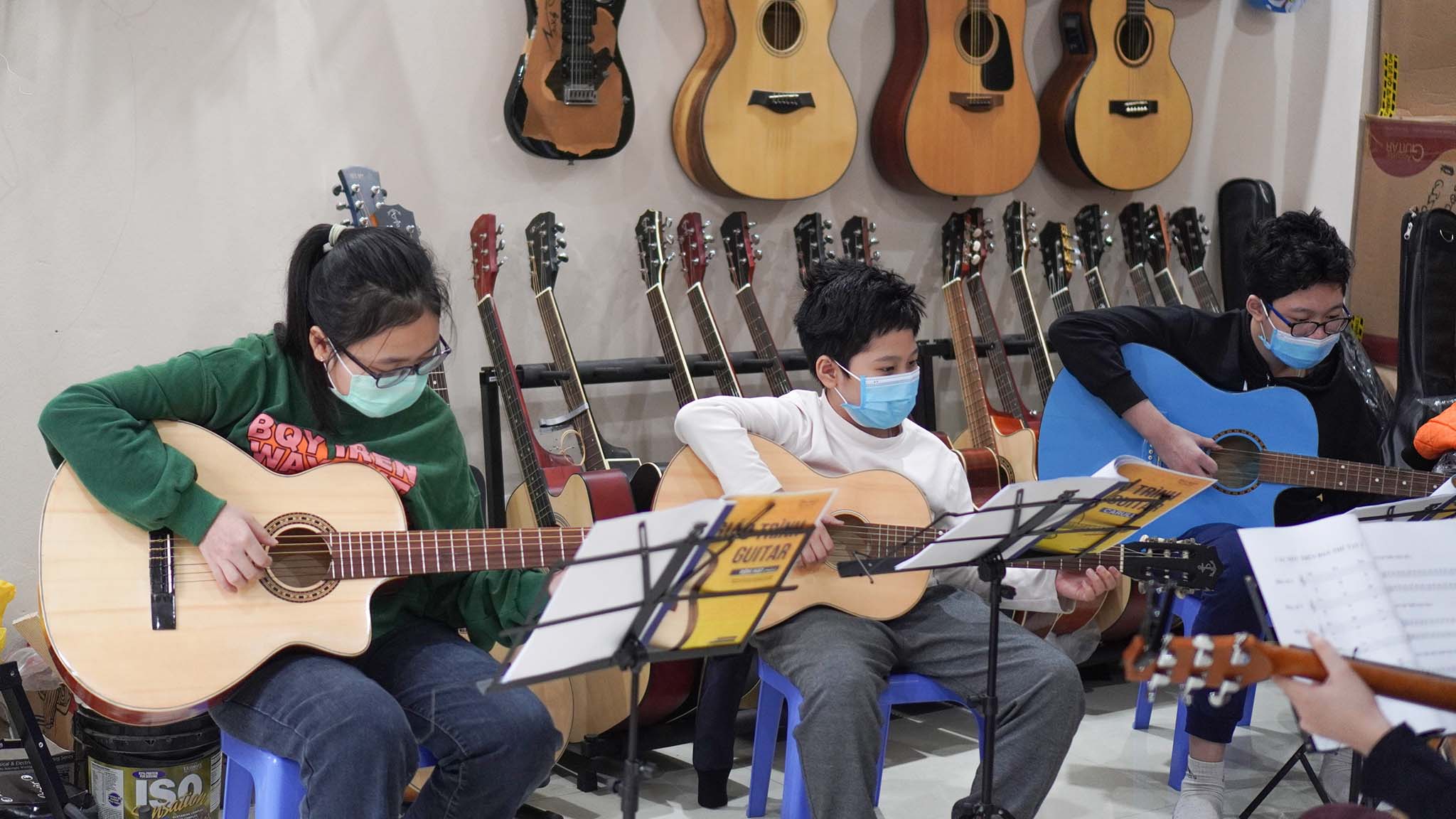 Học Guitar Bắc Ninh - Lớp Guitar Uy Tín Chuyên Nghiệp tại Bắc Ninh