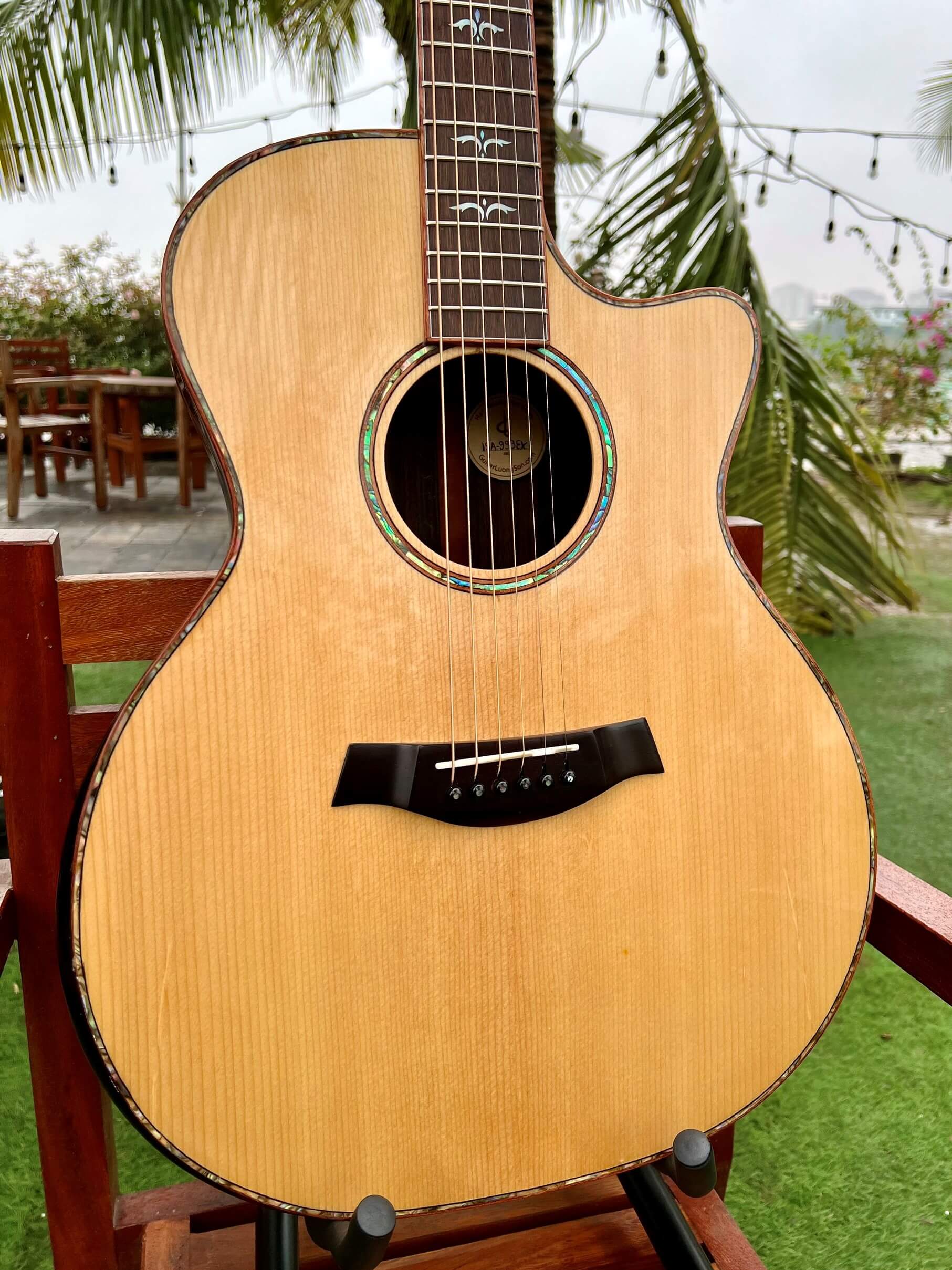 Đàn Guitar Acoustic Lương Sơn LSA999CX Custom Cẩm Ấn Full Solid Âm Cực Hay Và Chất Lượng